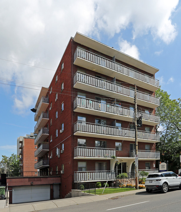 Granite Manor Apartments in Hamilton, ON - Building Photo