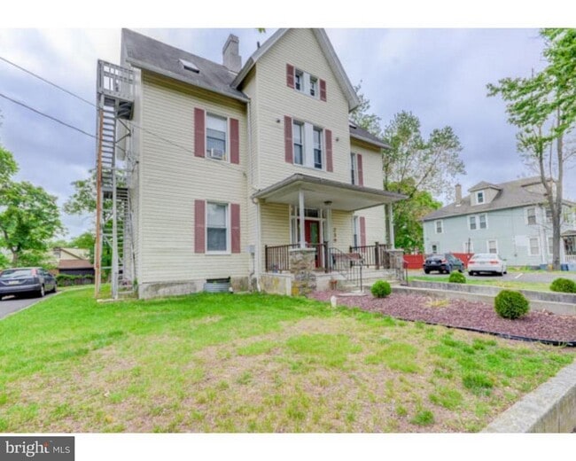 239 Vine St in Delanco, NJ - Building Photo - Building Photo