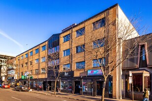 1970-1986 Sainte-Catherine Rue E in Montréal, QC - Building Photo