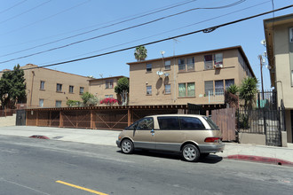 2715 San Marino St in Los Angeles, CA - Building Photo - Building Photo