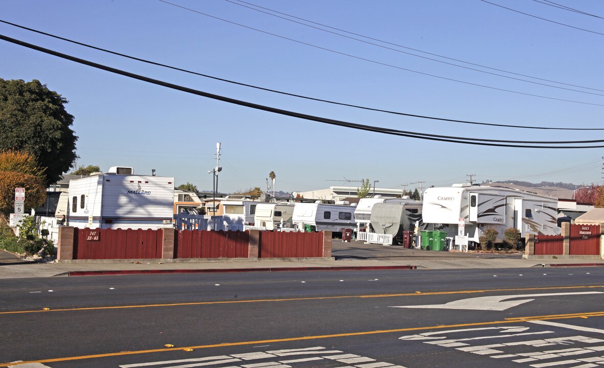 747 Lewelling Blvd in San Leandro, CA - Building Photo