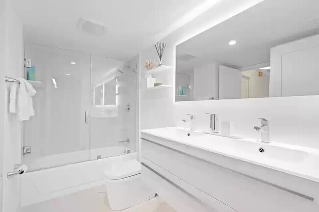 2111 Wisconsin Ave NW, Unit 613 in Washington, DC - Foto de edificio - Building Photo