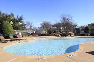 Pinnacle Ridge in Dallas, TX - Building Photo
