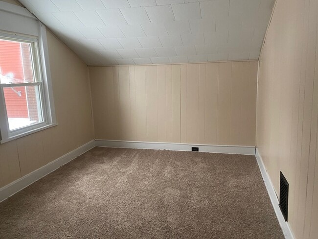 77 Aurora St, Unit Upper Front in Lancaster, NY - Building Photo - Building Photo