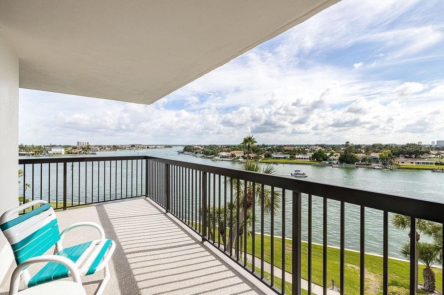 9425 Blind Pass Rd, Unit 508 in St Pete Beach, FL - Building Photo