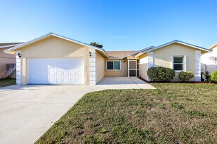 9429 Saddlebrook Dr in Boca Raton, FL - Building Photo