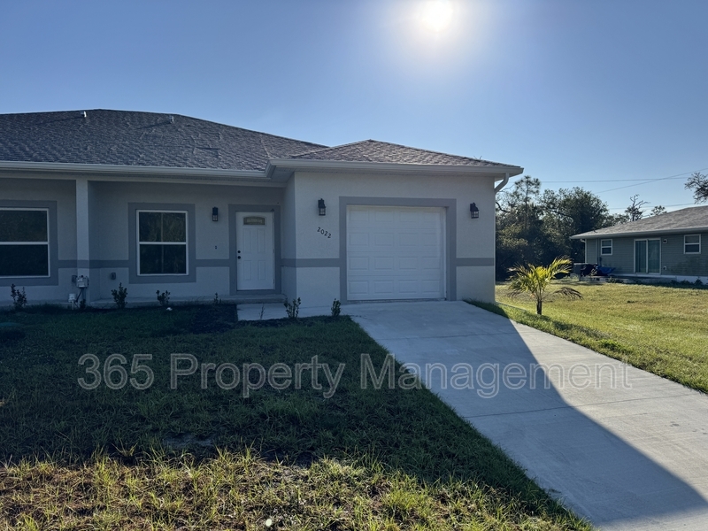 2022 Dorion St in Port Charlotte, FL - Building Photo