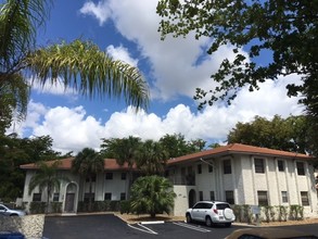 Royal Park Condominiums in Coral Springs, FL - Building Photo - Building Photo