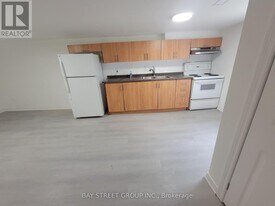 92 Nelson St W in Brampton, ON - Building Photo