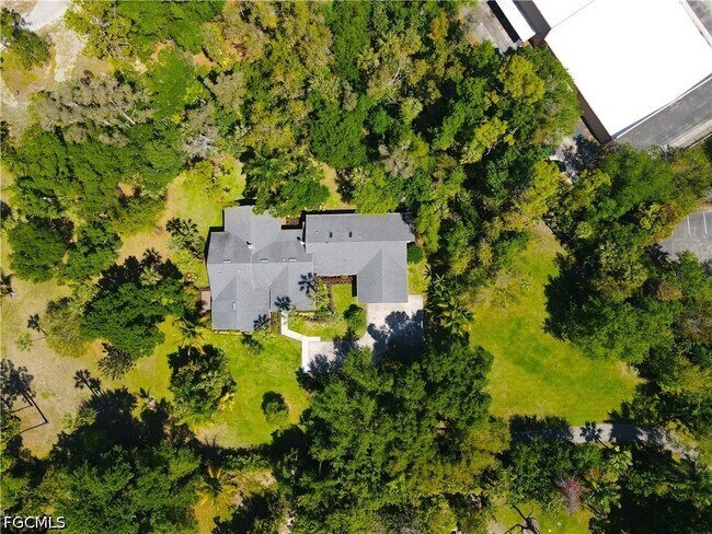 6840 Hendry Creek Dr in Ft. Myers, FL - Building Photo - Building Photo