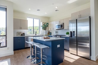 The West Luxury Residence in West Orange, NJ - Foto de edificio - Interior Photo