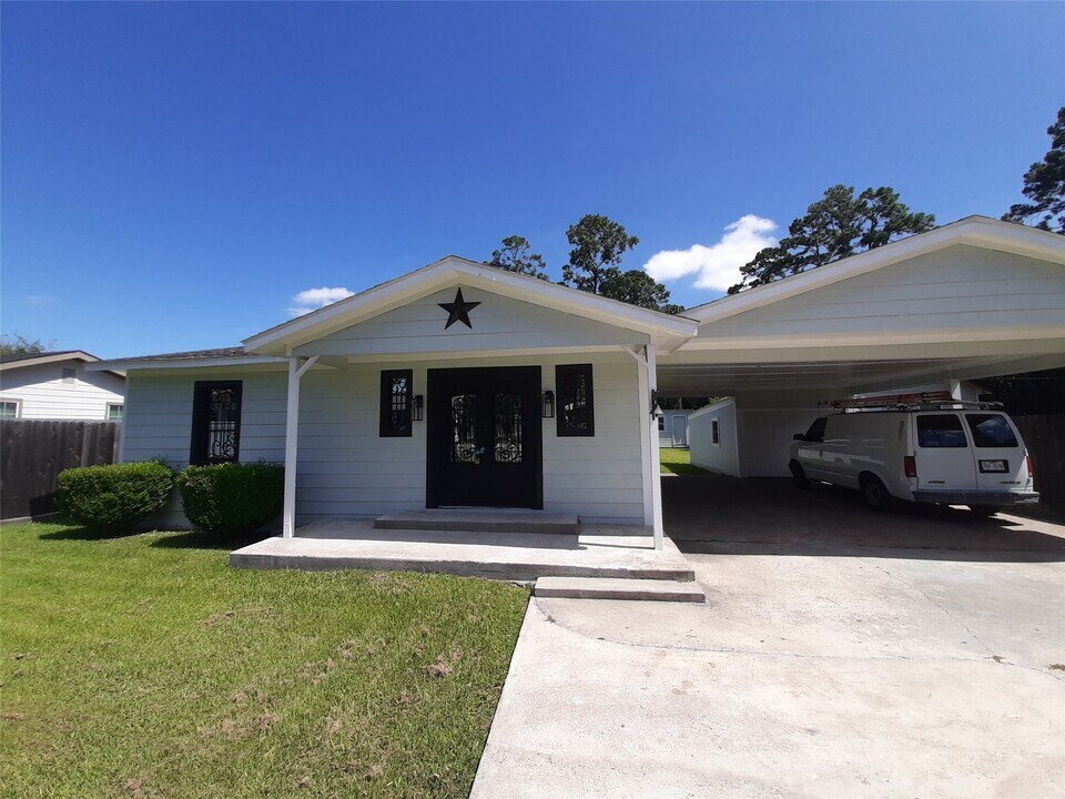6115 Glen Lee Dr in Humble, TX - Building Photo