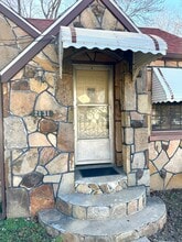 2131 N Travis Ave in Springfield, MO - Building Photo - Building Photo