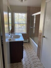 6 Birch Hill Rd, Unit A in Locust Valley, NY - Foto de edificio - Building Photo