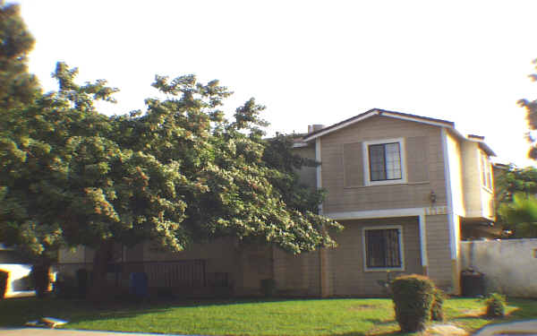 11126 Elliott Ave in El Monte, CA - Foto de edificio - Building Photo