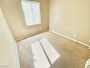 81 Avenza Dr in Henderson, NV - Foto de edificio - Building Photo