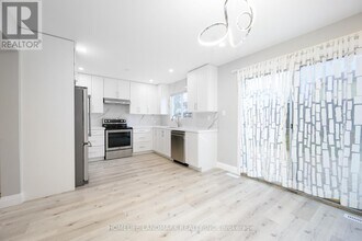25 White Owl Crescent in Brantford, ON - Building Photo - Building Photo