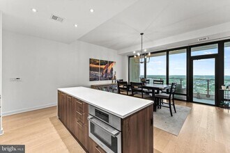 1650 Silver Hill Dr in Tysons, VA - Building Photo - Building Photo