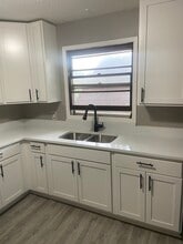 332 Quincy St NE, Unit 332 in Minneapolis, MN - Foto de edificio - Building Photo