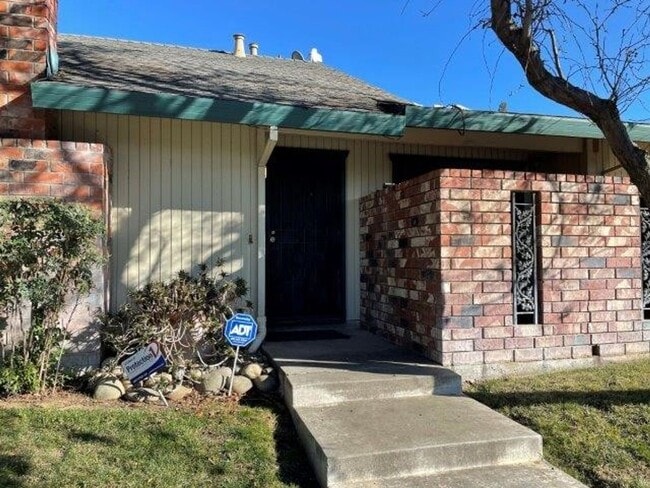 879 Fordham Dr in Woodland, CA - Building Photo - Building Photo