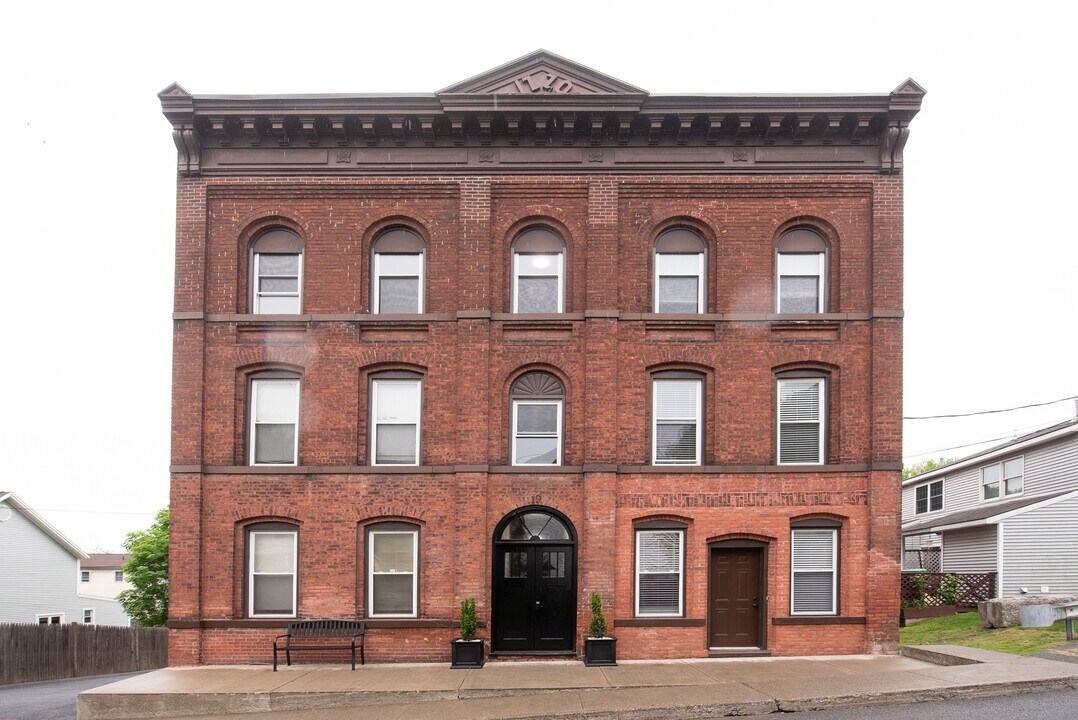 19 Warsaw Ave in Mechanicville, NY - Building Photo