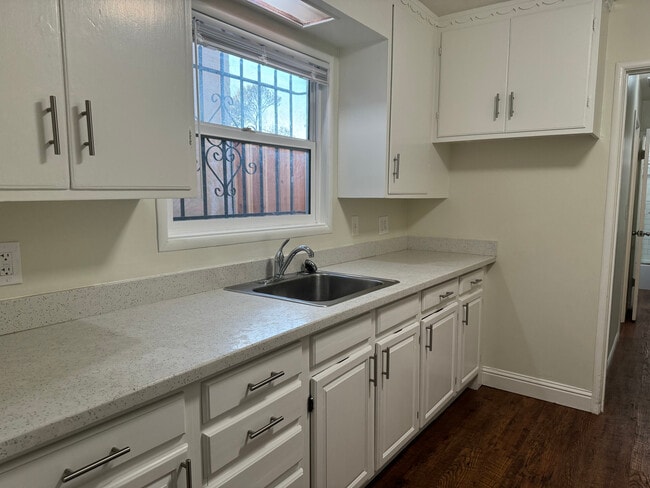 3215 Star Ave in Oakland, CA - Foto de edificio - Building Photo
