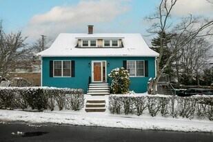 12 Ledyard St, Unit 2 in Newport, RI - Building Photo