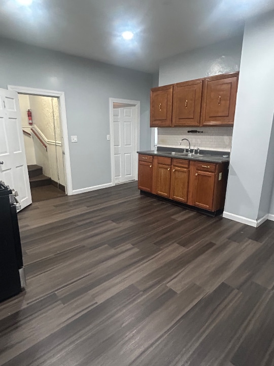 147 Prudence Ave-Unit -Apt 1 in Providence, RI - Building Photo