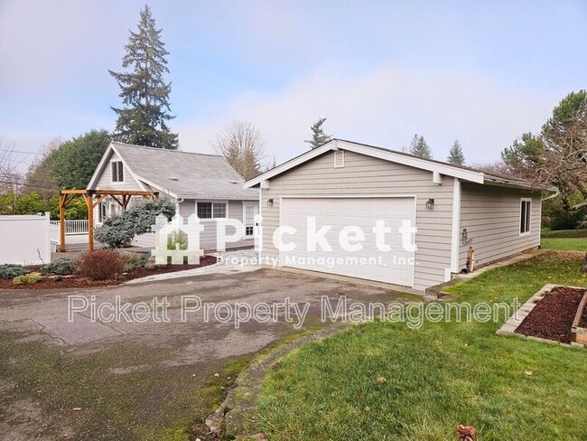 9062 Tracyton Blvd NW in Bremerton, WA - Building Photo - Building Photo