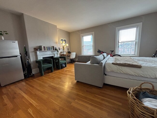 82 Charles St, Unit 4R