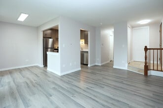 660 Cumberland Trail in Roselle, IL - Building Photo - Building Photo