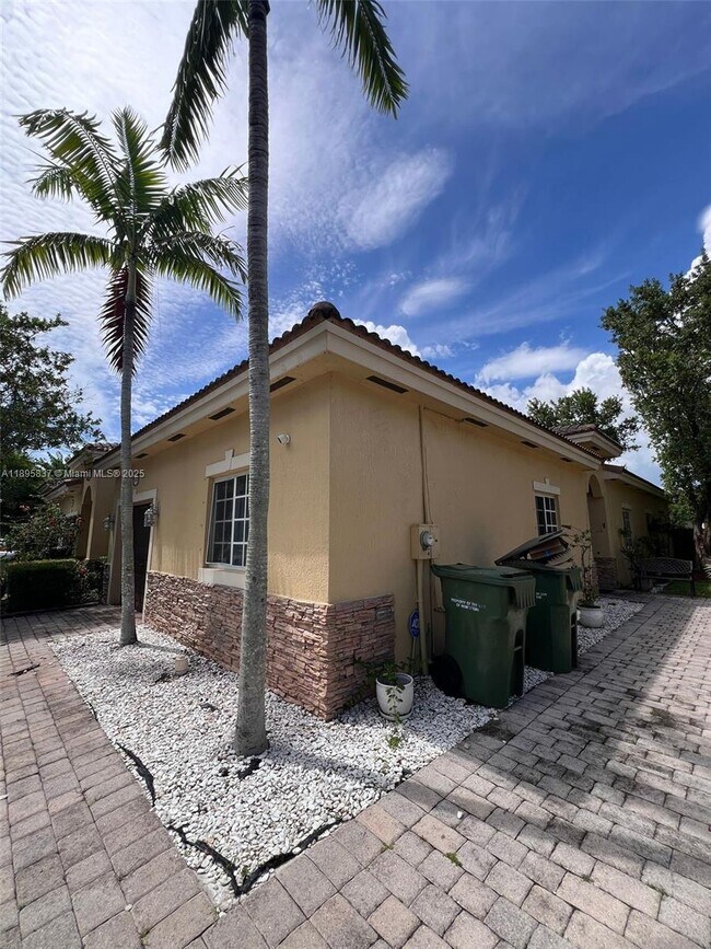 3353 NE 11th Dr in Homestead, FL - Building Photo - Building Photo
