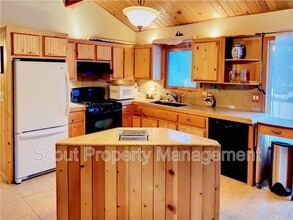199 Oriole Dr in Big Bear Lake, CA - Building Photo - Building Photo