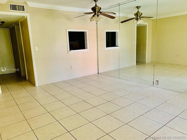 4354 NW 9th Ave-Unit -14-2C in Pompano Beach, FL - Building Photo - Building Photo