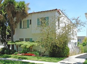 220 S Arnaz Dr in Beverly Hills, CA - Building Photo