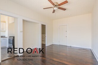 2737 San Marino St, Unit 207 in Los Angeles, CA - Foto de edificio - Building Photo