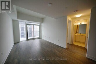 204 Burnhamthorpe Rd E in Mississauga, ON - Building Photo - Building Photo