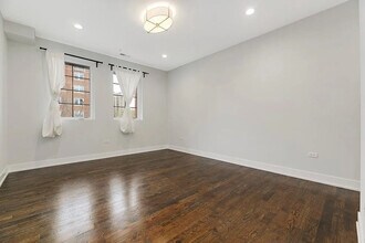 5055 S Dorchester Ave in Chicago, IL - Building Photo - Building Photo