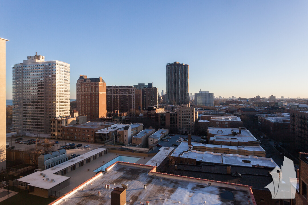 655 W Irving Park Rd, Unit 1215 in Chicago, IL - Building Photo