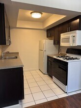 2260 N Summit Ave, Unit 205 in Milwaukee, WI - Foto de edificio - Building Photo