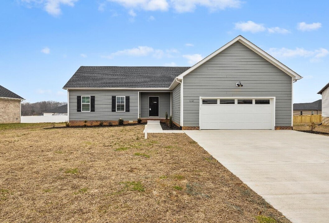 1112 Andover Dr in Franklin, KY - Building Photo