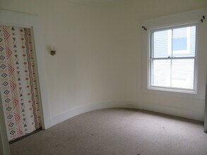 92 Hillman St, Unit 2 in New Bedford, MA - Building Photo - Building Photo