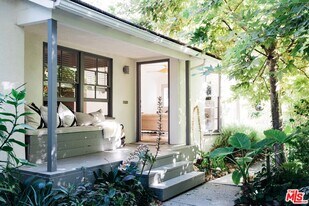 2230 Fink St in Los Angeles, CA - Building Photo