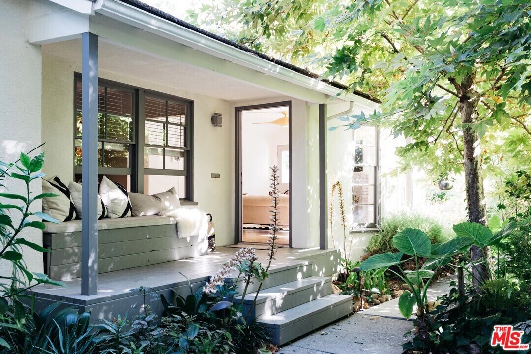 2230 Fink St in Los Angeles, CA - Building Photo