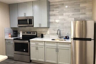 215 Piedmont Ave NE in Atlanta, GA - Foto de edificio - Building Photo