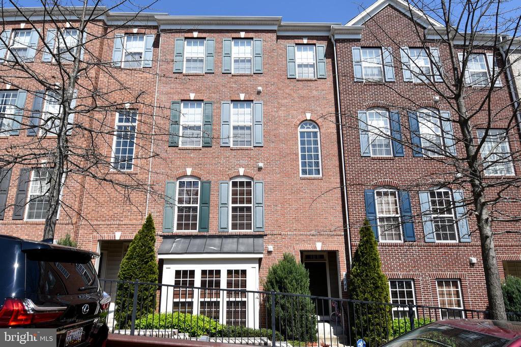 2344 Merseyside Dr in Woodbridge, VA - Building Photo