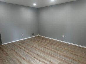 20943 Hollywood St in Harper Woods, MI - Building Photo - Building Photo