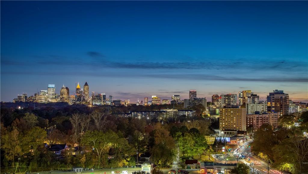 2425 Peachtree Rd in Atlanta, GA - Building Photo