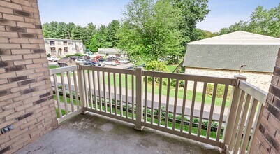 Stony Run at the Stockade Apartments in Kingston, NY - Foto de edificio - Building Photo