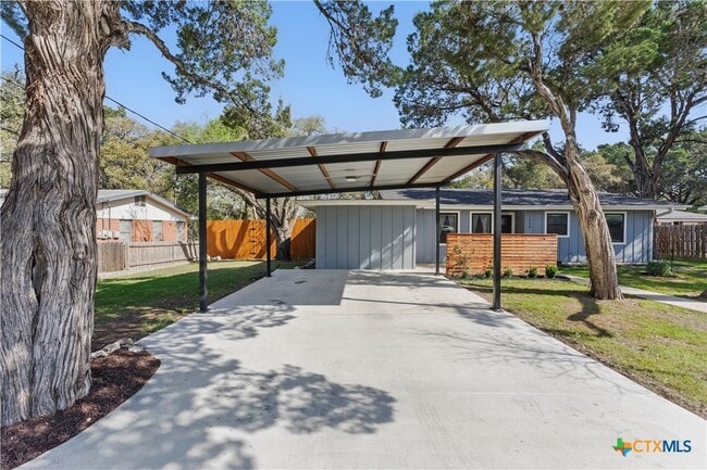 1230 Fredericksburg Rd in New Braunfels, TX - Building Photo - Building Photo